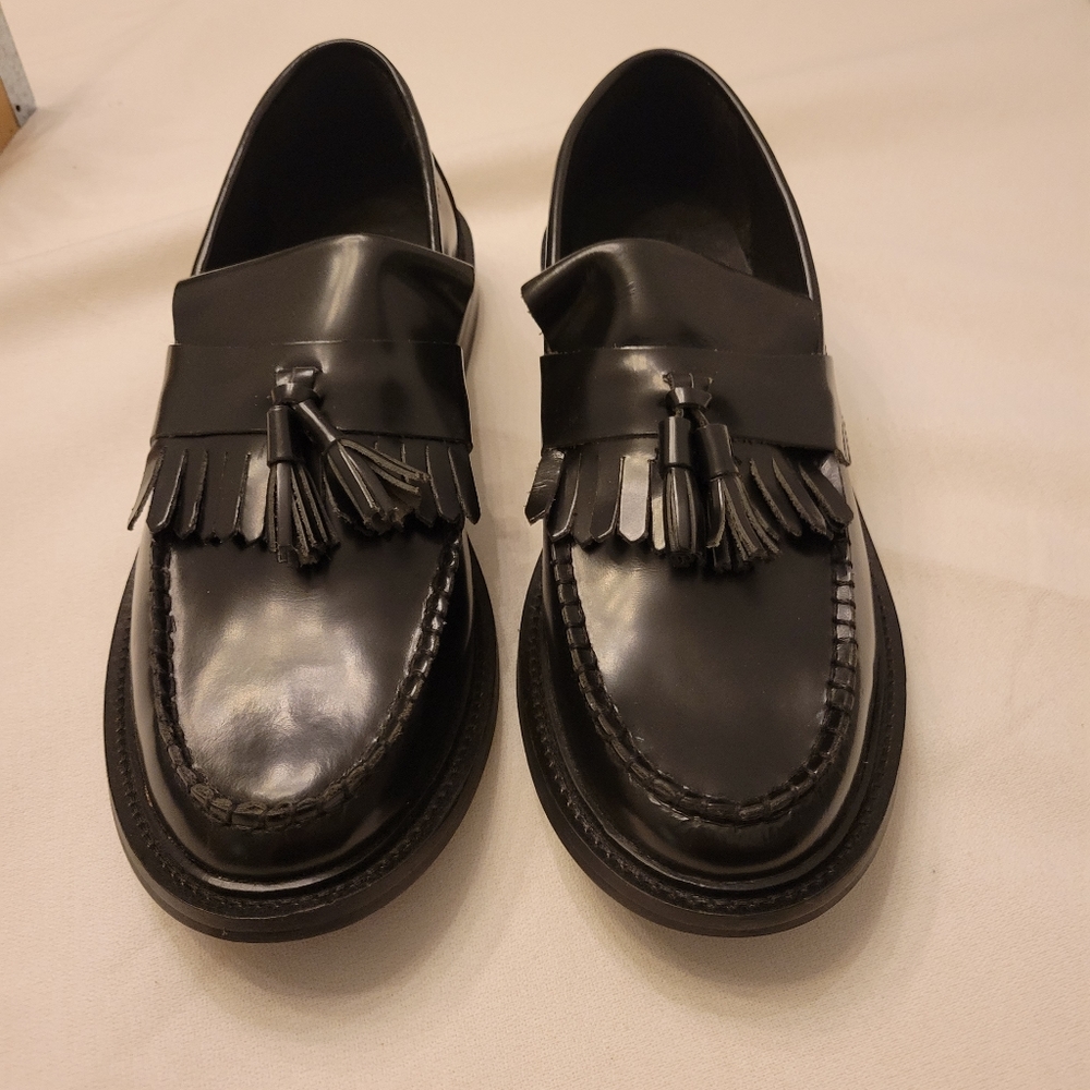 NIB Urban Outfitters Carter Tassel Loafers